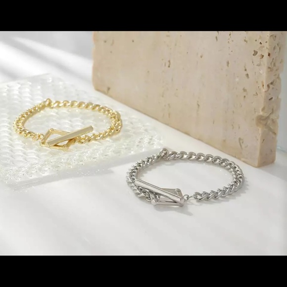 Geometric 14 kt gold Toggle Bracelet - Picture 4 of 4